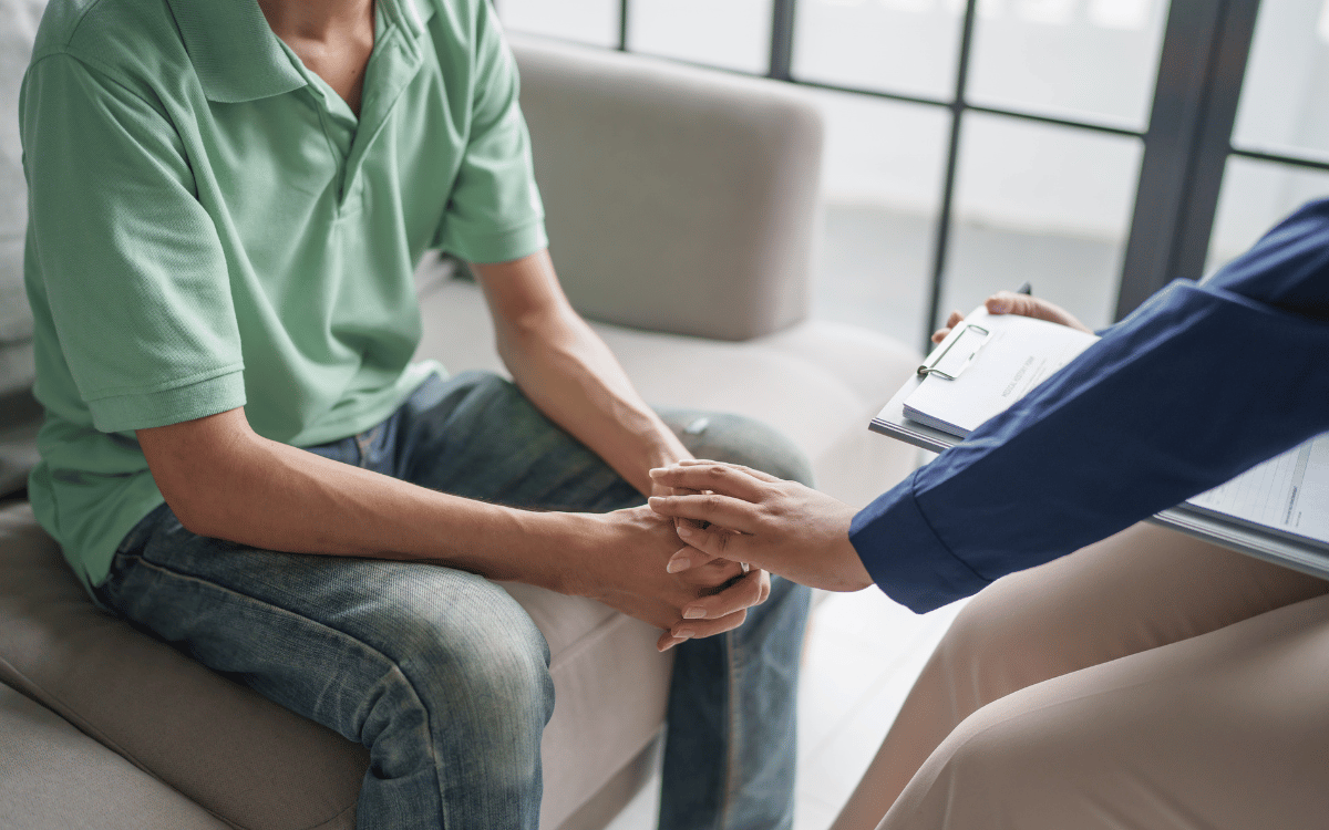 Sesión de psicoterapia familiar en ViIassar de Mar enfocada en mejorar la armonía familiar